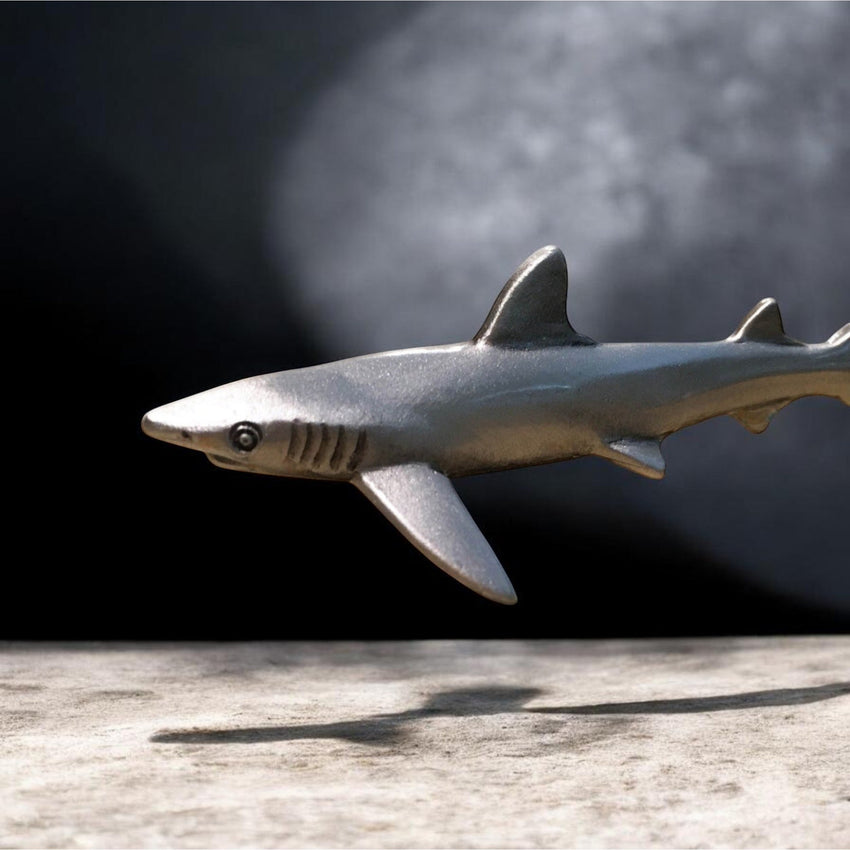 Joe Romeiro´s Blue Shark Necklace – Pewter on Cord