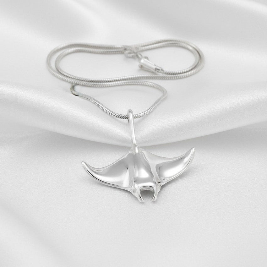 Realistic Manta Ray Necklace – Sea Life Collection – Sterling Silver