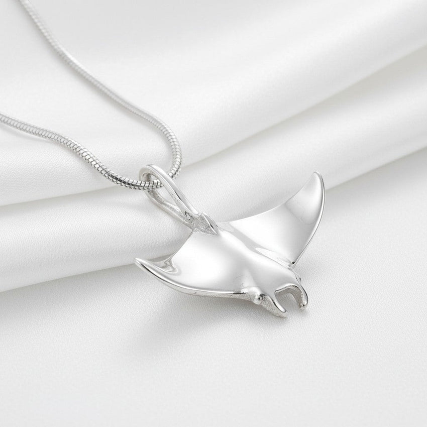Realistic Manta Ray Necklace – Sea Life Collection – Sterling Silver