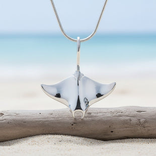 Realistic Manta Ray Necklace – Sea Life Collection – Sterling Silver